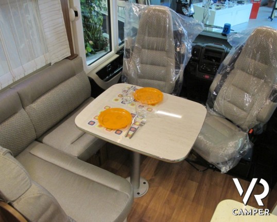 Hymer B 588 DL: camper nuovo motorhome in Piemonte, letti gemelli con ampio garage, camper leggero in patente B