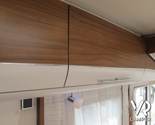 Hymer B 594 DL: motorhome nuovo a Torino con ampio garage e nuova generazione di camper, lusso e leggerezza.