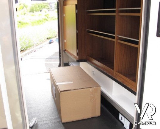 Hymer B 594 DL: motorhome nuovo a Torino con ampio garage e nuova generazione di camper, lusso e leggerezza.