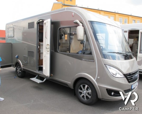 Hymer B 594 DL: motorhome nuovo a Torino con ampio garage e nuova generazione di camper, lusso e leggerezza.