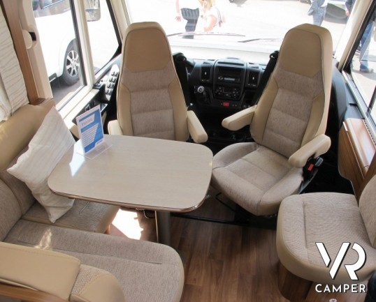 Hymer B 594 DL: motorhome nuovo a Torino con ampio garage e nuova generazione di camper, lusso e leggerezza.