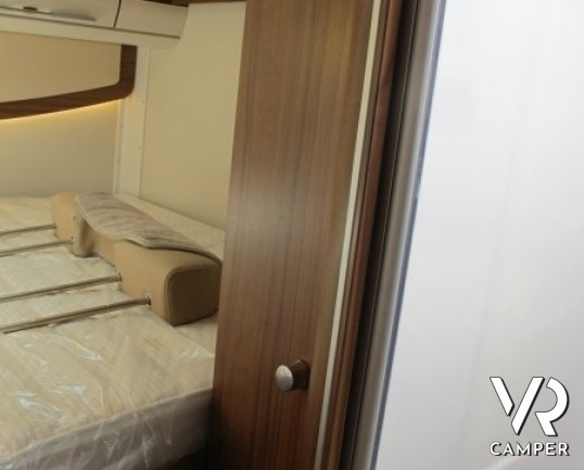 Hymer B 594 DL: motorhome nuovo a Torino con ampio garage e nuova generazione di camper, lusso e leggerezza.