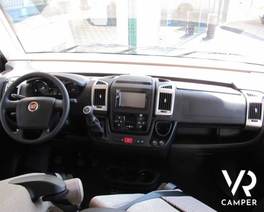 Hymer B 594 Premium Line: il massimo del motorhome tedesco, sotto i 7 metri di lunghezza con ampio garage e doppio pavimento, il motorhome per eccelle