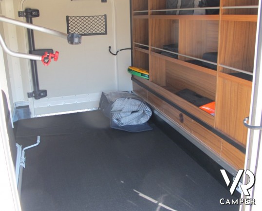 Hymer B 594 Premium Line: il massimo del motorhome tedesco, sotto i 7 metri di lunghezza con ampio garage e doppio pavimento, il motorhome per eccelle