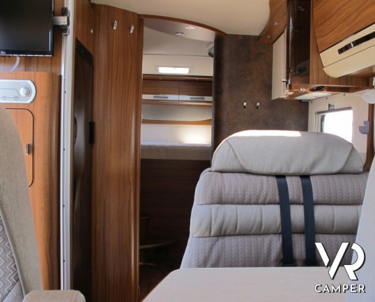 Hymer B 594 Premium Line: il massimo del motorhome tedesco, sotto i 7 metri di lunghezza con ampio garage e doppio pavimento, il motorhome per eccelle