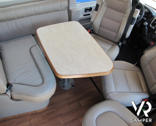 Hymer B 594 Premium Line: il massimo del motorhome tedesco, sotto i 7 metri di lunghezza con ampio garage e doppio pavimento, il motorhome per eccelle