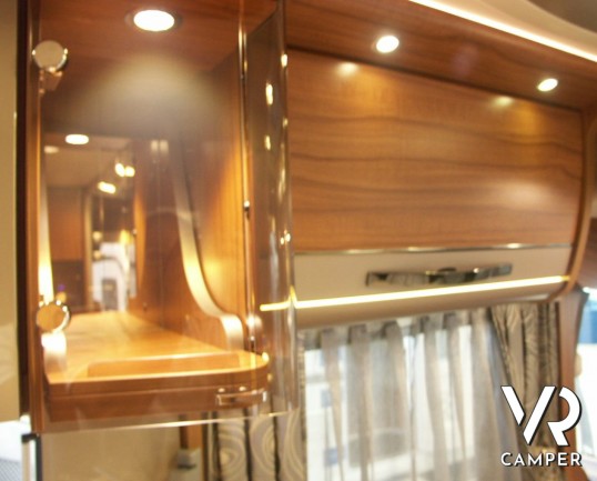 HYMER B 594 PREMIUM LINE: camper motorhome nuovo Hymer in Piemonte con ampio garage, bagno e doccia separata, lunghezza sotto i 7 metri.