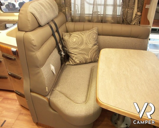 HYMER B 594 PREMIUM LINE: camper motorhome nuovo Hymer in Piemonte con ampio garage, bagno e doccia separata, lunghezza sotto i 7 metri.