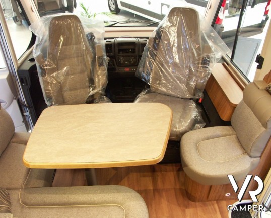 HYMER B 594 PREMIUM LINE: camper motorhome nuovo Hymer in Piemonte con ampio garage, bagno e doccia separata, lunghezza sotto i 7 metri.