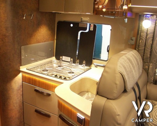 HYMER B 594 PREMIUM LINE: camper motorhome nuovo Hymer in Piemonte con ampio garage, bagno e doccia separata, lunghezza sotto i 7 metri.