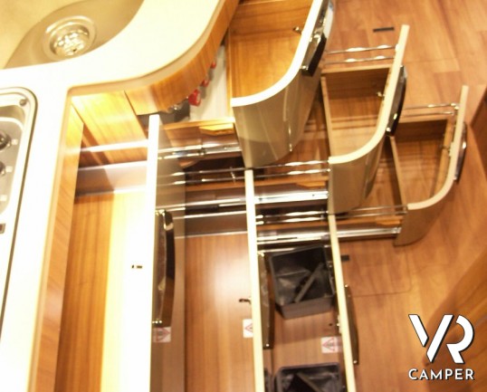 HYMER B 594 PREMIUM LINE: camper motorhome nuovo Hymer in Piemonte con ampio garage, bagno e doccia separata, lunghezza sotto i 7 metri.