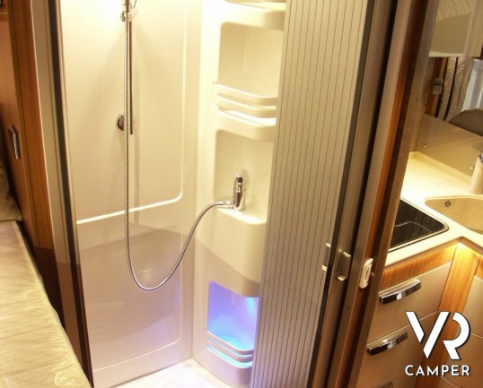 HYMER B 594 PREMIUM LINE: camper motorhome nuovo Hymer in Piemonte con ampio garage, bagno e doccia separata, lunghezza sotto i 7 metri.