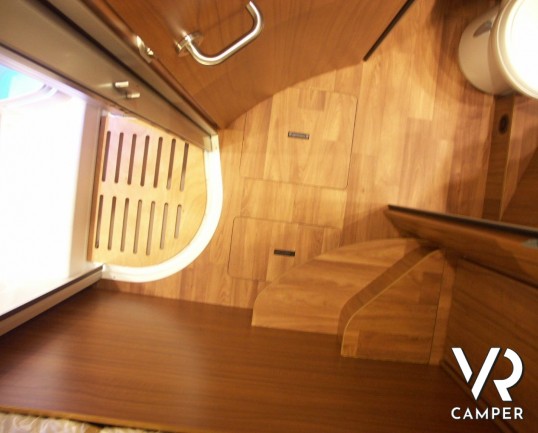 HYMER B 594 PREMIUM LINE: camper motorhome nuovo Hymer in Piemonte con ampio garage, bagno e doccia separata, lunghezza sotto i 7 metri.