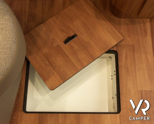 HYMER B 594 PREMIUM LINE: camper motorhome nuovo Hymer in Piemonte con ampio garage, bagno e doccia separata, lunghezza sotto i 7 metri.