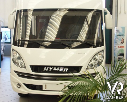 HYMER B 594 PREMIUM LINE: camper motorhome nuovo Hymer in Piemonte con ampio garage, bagno e doccia separata, lunghezza sotto i 7 metri.