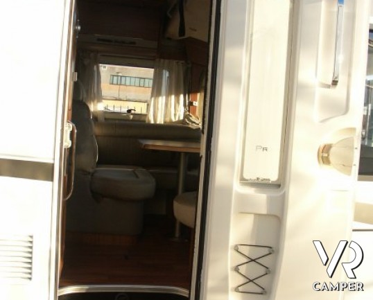 Hymer B 594 Premium Line: camper motorhome usato recente con garage, bagno doccia separata e sotto i 7 metri di lunghezza