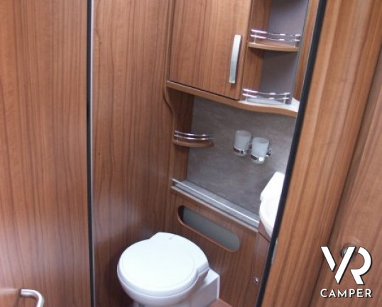 Hymer B 594 Premium Line: camper motorhome usato recente con garage, bagno doccia separata e sotto i 7 metri di lunghezza