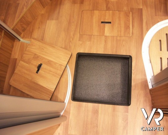 HYMER B 598 PREMIUM LINE: camper nuovo con letto nautico posteriore, bagno e doccia separata, sotto i 7 metri di lunghezza.