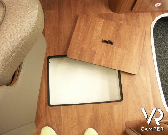 HYMER B 598 PREMIUM LINE: camper nuovo con letto nautico posteriore, bagno e doccia separata, sotto i 7 metri di lunghezza.