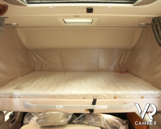 HYMER B 598 PREMIUM LINE: camper nuovo con letto nautico posteriore, bagno e doccia separata, sotto i 7 metri di lunghezza.