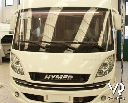 HYMER B 598 PREMIUM LINE: camper nuovo con letto nautico posteriore, bagno e doccia separata, sotto i 7 metri di lunghezza.
