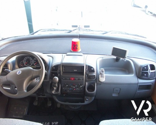 Hymer B 614 G: camper usato motorhome con garage posteriore, generatore di corrente, condizionatore a tetto.