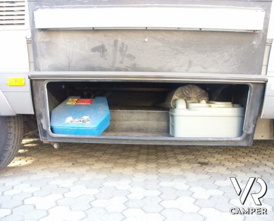 Hymer B 614 G: camper usato motorhome con garage posteriore, generatore di corrente, condizionatore a tetto.