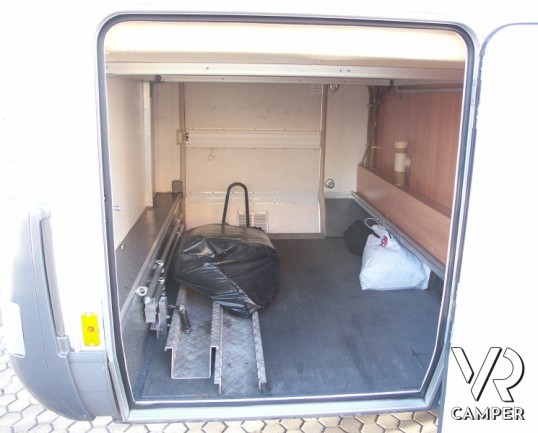 Hymer B 614 G: camper usato motorhome con garage posteriore, generatore di corrente, condizionatore a tetto.