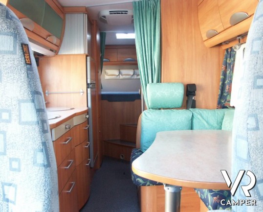 Hymer B 614 G: camper usato motorhome con garage posteriore, generatore di corrente, condizionatore a tetto.