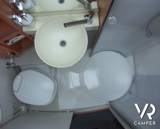 Hymer B 614 G: camper usato motorhome con garage posteriore, generatore di corrente, condizionatore a tetto.