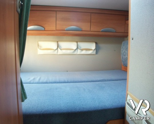 Hymer B 614 G: camper usato motorhome con garage posteriore, generatore di corrente, condizionatore a tetto.