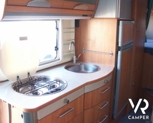 Hymer B 614 G: camper usato motorhome con garage posteriore, generatore di corrente, condizionatore a tetto.