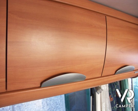 Hymer B 614 G: camper usato motorhome con garage posteriore, generatore di corrente, condizionatore a tetto.