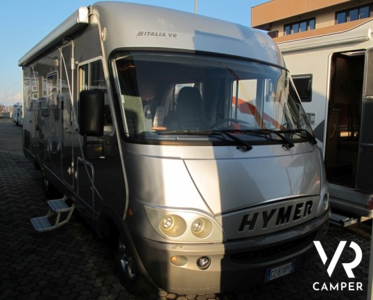 Hymer B-Klasse 614: camper motorhome usato con letto fisso posteriore basso e portamoto estraibile originale. Colore silver.