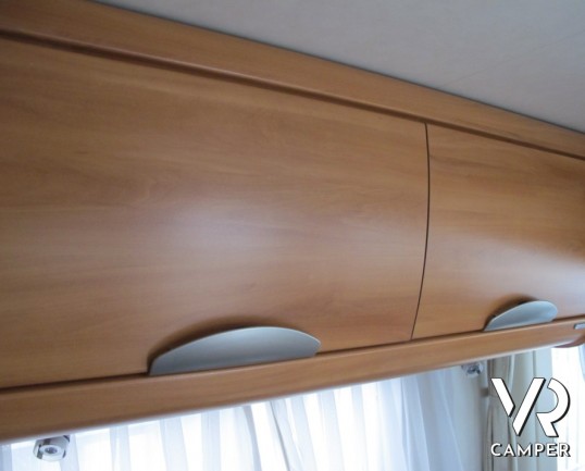 Hymer B 614 SL: camper motorhome usato con grande garage, bagno con doccia separata, frigo grande e grande letto posteriore