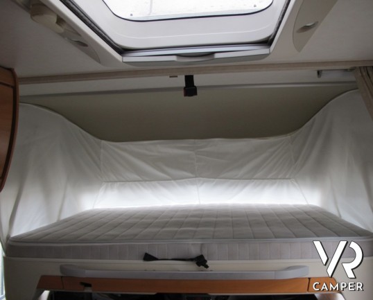 Hymer B 614 SL: camper motorhome usato con grande garage, bagno con doccia separata, frigo grande e grande letto posteriore