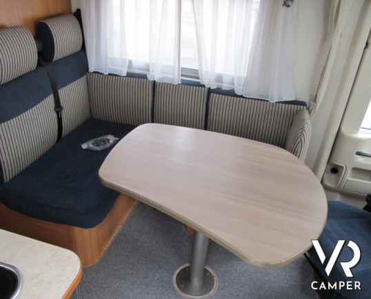 Hymer B 614 SL: camper motorhome usato con grande garage, bagno con doccia separata, frigo grande e grande letto posteriore