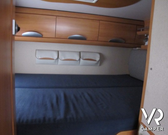 Hymer B 614 SL: camper motorhome usato con grande garage, bagno con doccia separata, frigo grande e grande letto posteriore