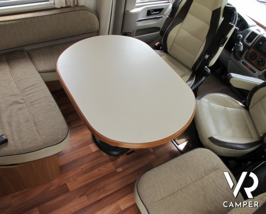 Hymer B 614 SL Star Edition: spendido motorhome Hymer usato con ampio garage, sotto i 7 metri di lunghezza, versione speciale con colorazione Champagn