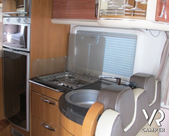 Hymer B 614 SL Star Edition: spendido motorhome Hymer usato con ampio garage, sotto i 7 metri di lunghezza, versione speciale con colorazione Champagn