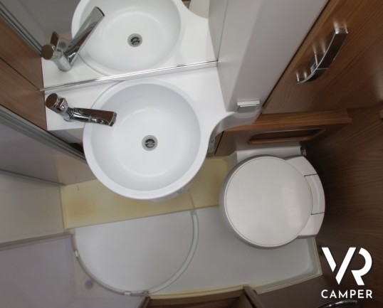 Hymer B 614 SL Star Edition: spendido motorhome Hymer usato con ampio garage, sotto i 7 metri di lunghezza, versione speciale con colorazione Champagn