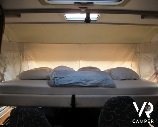 Hymer B Star-Line 640: motorhome Hymer con divano fronte dinette su meccanica Mercedes da 156 cavalli.