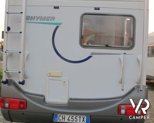 Hymer B Star-Line 640: motorhome Hymer con divano fronte dinette su meccanica Mercedes da 156 cavalli.