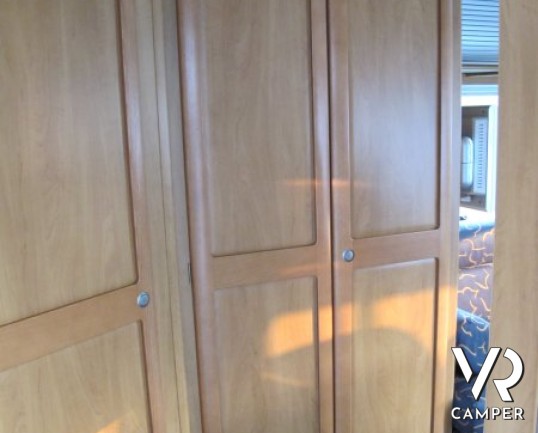 Hymer B Star-Line 640: motorhome Hymer con divano fronte dinette su meccanica Mercedes da 156 cavalli.