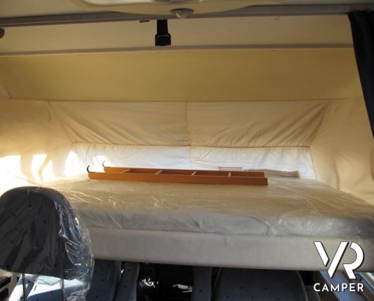 Hymer B-Klasse 644: motorhome con garage ampio, doppio pavimento AL-KO con gavoni passanti e condizionatore in cabina.