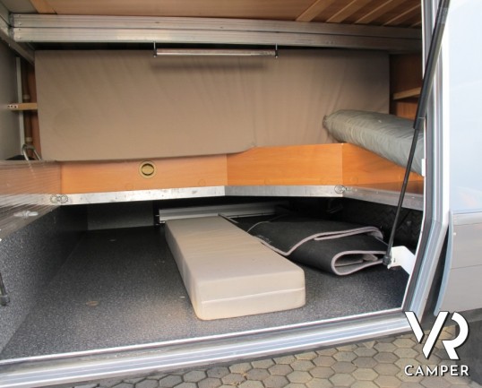 Hymer B 654: Hymoer motorhome usato con letto alla francese, cambio automatico, doppio divanetto anteriore, cerchi in lega e colorazione esterna azzur