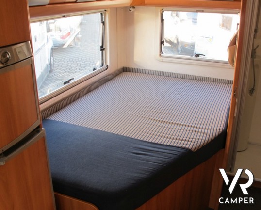 Hymer B 654: Hymoer motorhome usato con letto alla francese, cambio automatico, doppio divanetto anteriore, cerchi in lega e colorazione esterna azzur