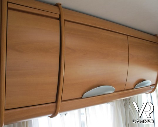 Hymer B 654 SL: Motorhome della casa tedesca Hymer. top di gamma con telaio AL-KO ribassato e doppio pavimento passante.