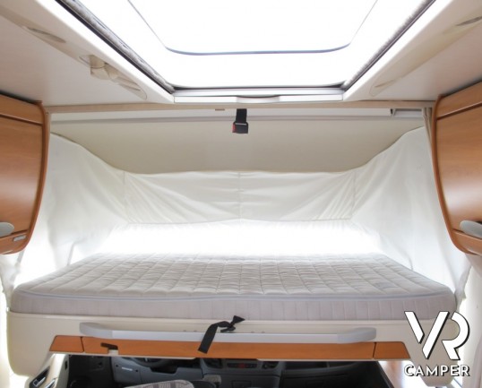 Hymer B 654 SL: Motorhome della casa tedesca Hymer. top di gamma con telaio AL-KO ribassato e doppio pavimento passante.