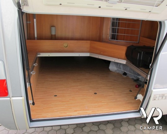 Hymer B 654 SL: Motorhome della casa tedesca Hymer. top di gamma con telaio AL-KO ribassato e doppio pavimento passante.